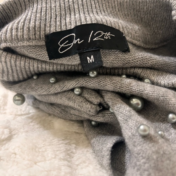 Gray Sleeveless Sweater with Beaded Design - Picture 6 of 7